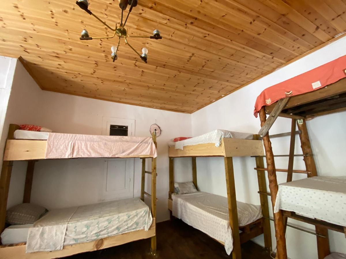 Shotgun Hostel & Guesthouse Vuno エクステリア 写真