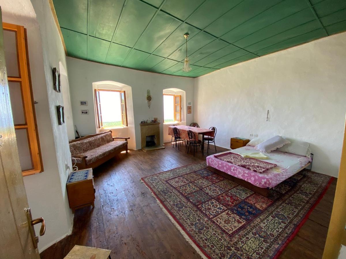 Shotgun Hostel & Guesthouse Vuno エクステリア 写真