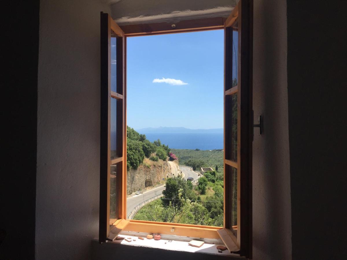 Shotgun Hostel & Guesthouse Vuno エクステリア 写真
