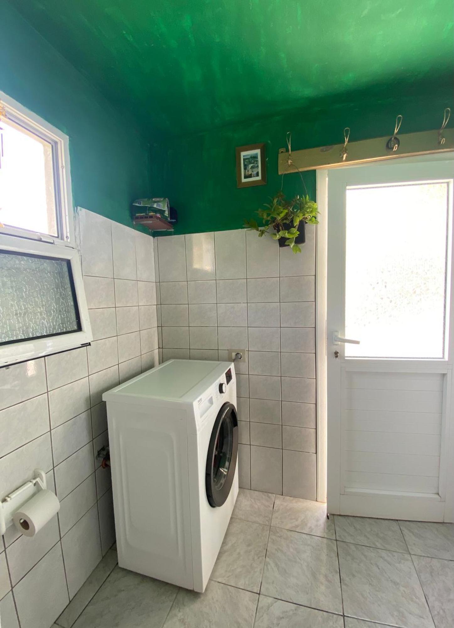 Shotgun Hostel & Guesthouse Vuno エクステリア 写真