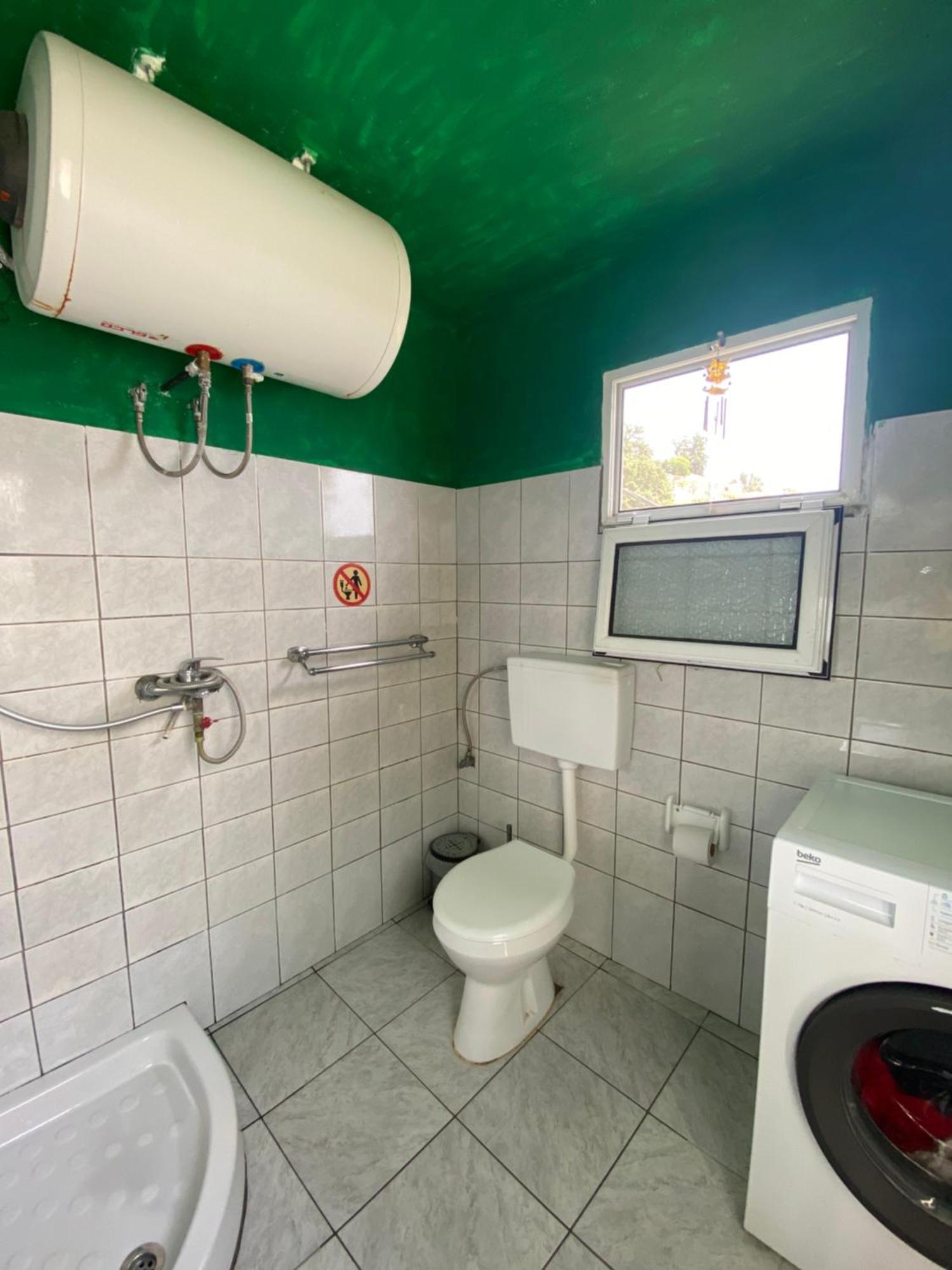 Shotgun Hostel & Guesthouse Vuno エクステリア 写真