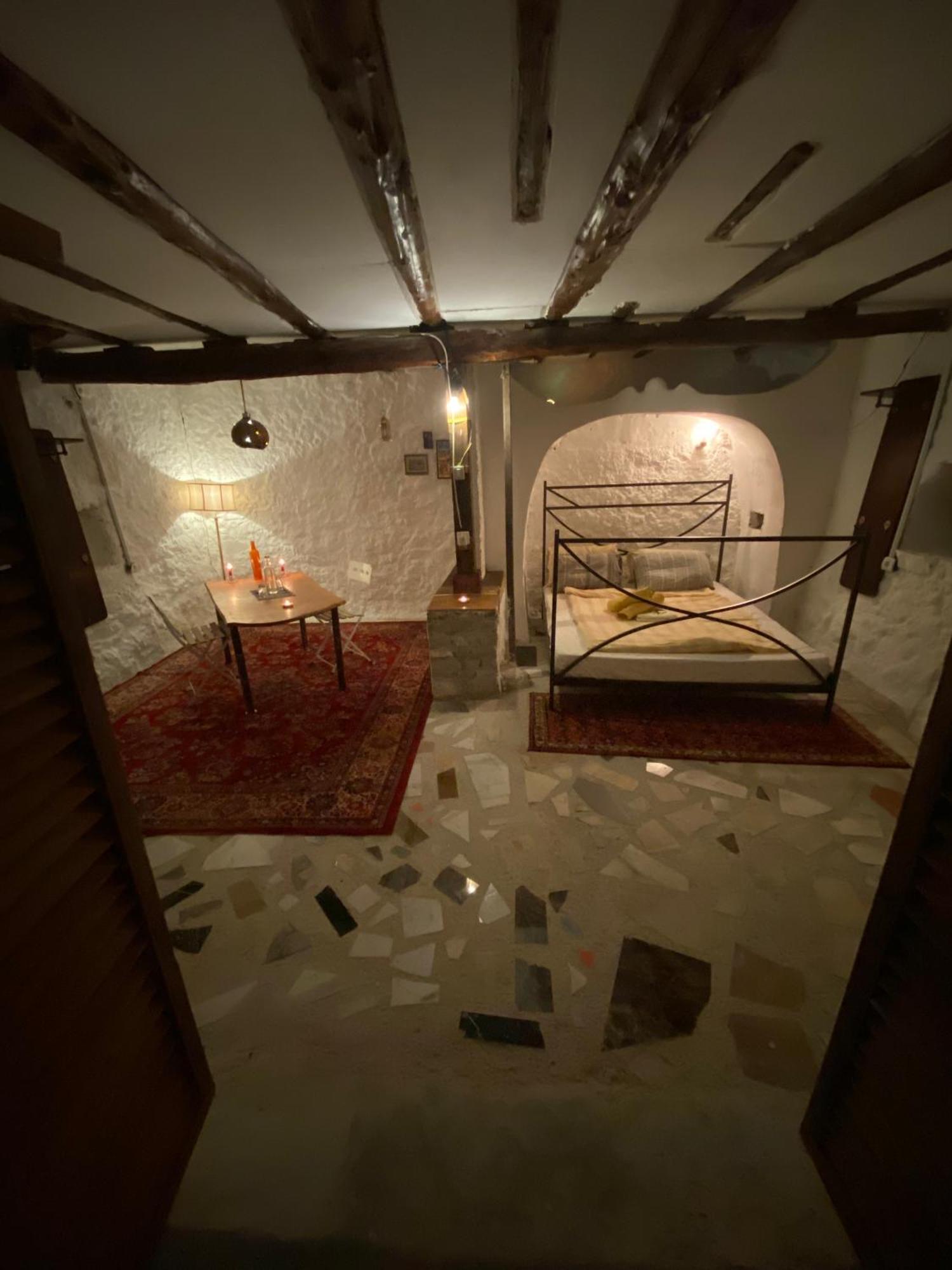 Shotgun Hostel & Guesthouse Vuno エクステリア 写真